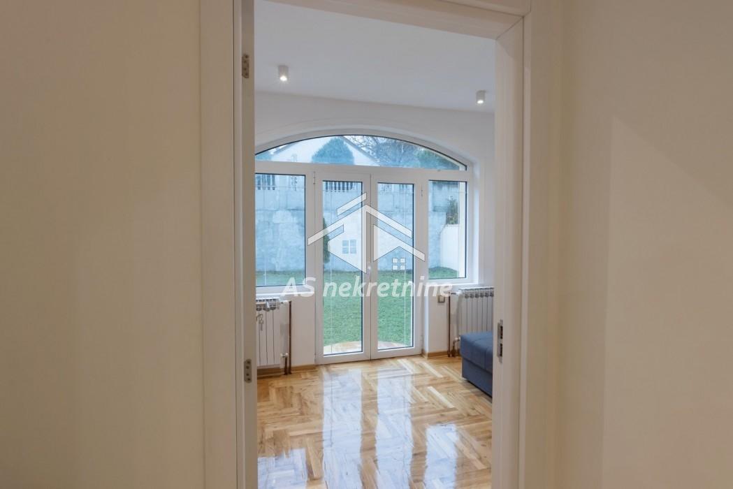 Kuća za izdavanje, Jajinci, Beograd, 417m², 3.000 €/mes