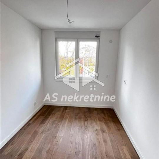Trosoban stan na prodaju, Cara Dušana, Beograd, 58m², 174.000 €