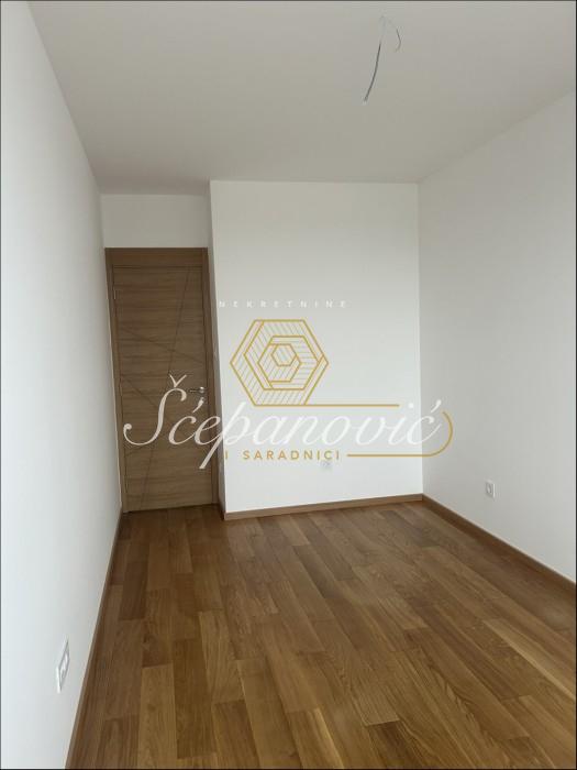 Četvorosoban stan za izdavanje, Centar, Novi Sad, 108m², 1.800 €/mes