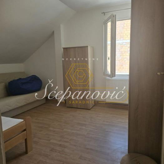Kuća za izdavanje, Vidovdansko Naselje, Novi Sad, 106m², 650 €/mes