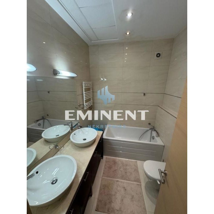 Trosoban stan za izdavanje, Vukov Spomenik, Beograd, 125m², 1.800 €/mes