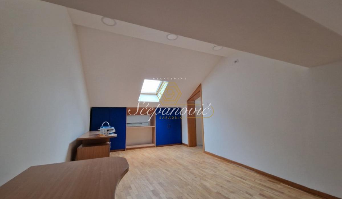 Lokal Izdavanje Novi Sad  92 m2