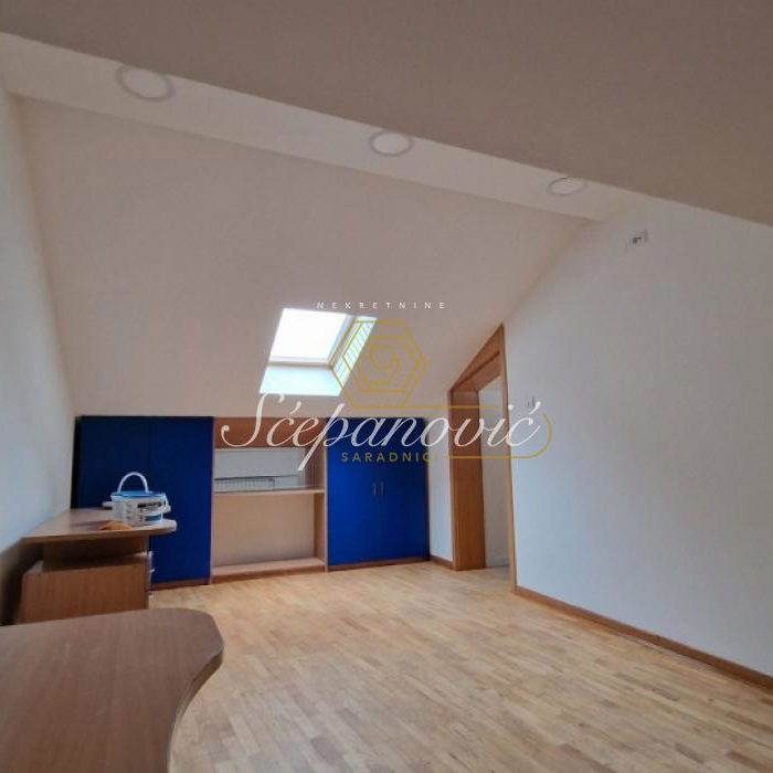 Lokal Izdavanje Novi Sad  92 m2