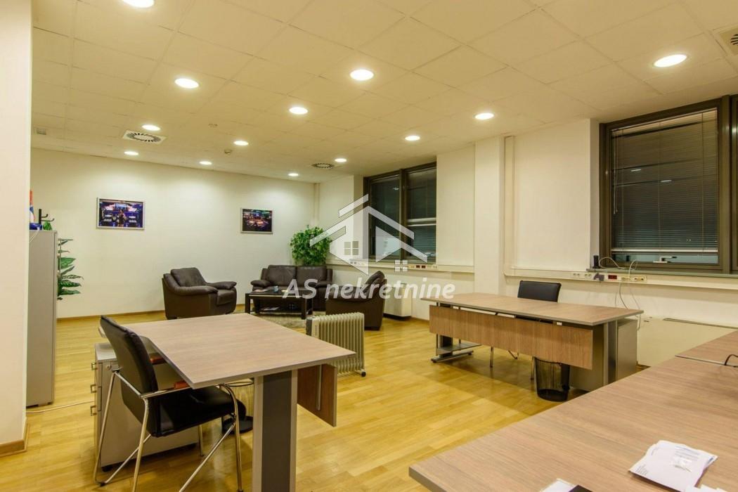 Lokal Izdavanje Beograd Lokal Izdavanje Beograd Bežanijska Kosa 1 335 m2