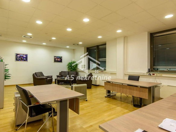 Lokal Izdavanje Beograd Bežanijska Kosa 1 335 m2