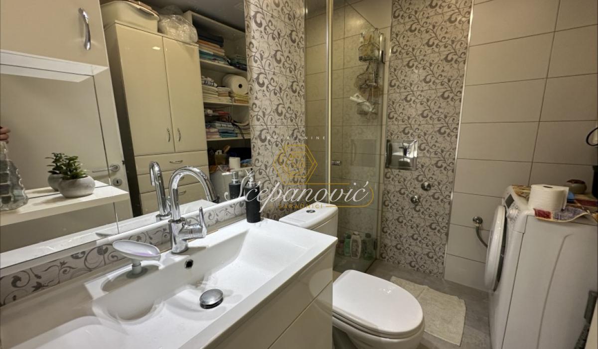 prodaja-stanova-beograd-k4MpIx1hnB Trosoban stan na prodaju, Novo Naselje, Novi Sad, 75m², 190.000 €