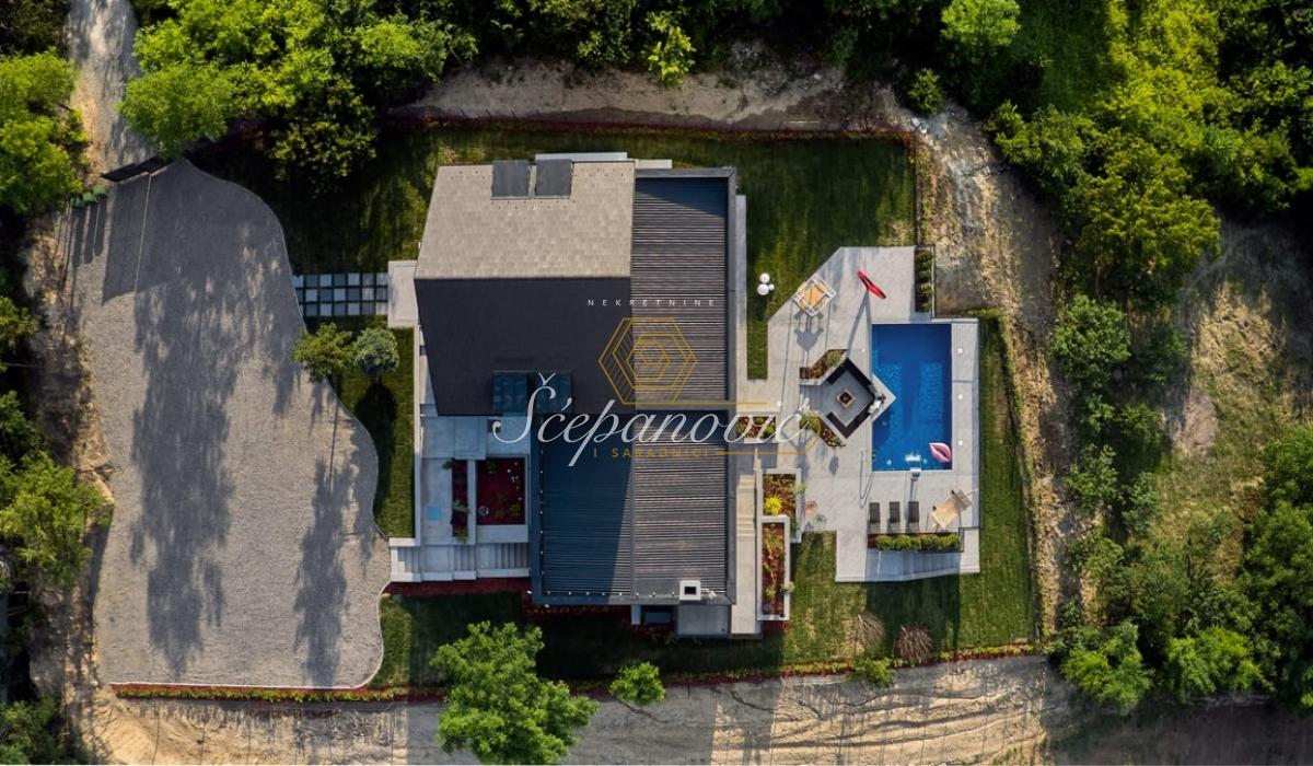Kuća za izdavanje, Centar, Sremski Karlovci, 295m², 1.800 €/mes