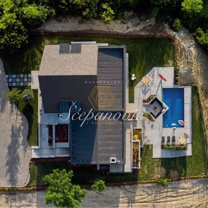 Kuća za izdavanje, Centar, Sremski Karlovci, 295m², 1.800 €/mes
