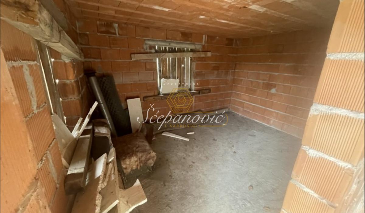 Kuća na prodaju, Jazak, Irig, 140m², 300.000 €