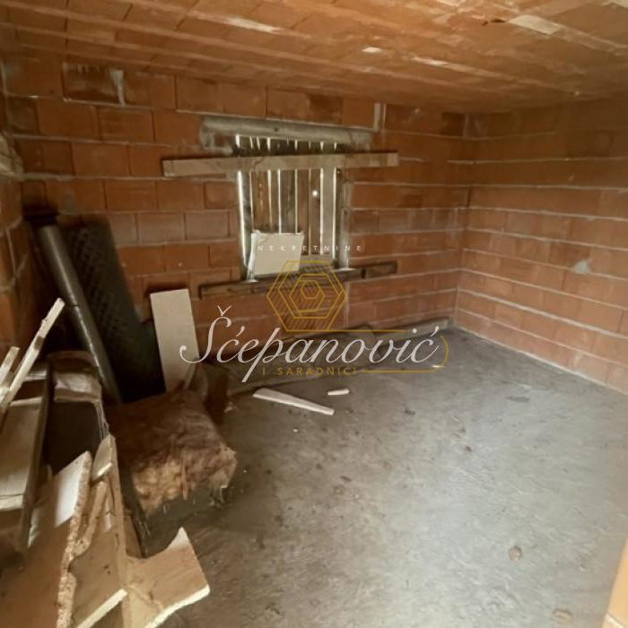 Kuća na prodaju, Jazak, Irig, 140m², 300.000 €