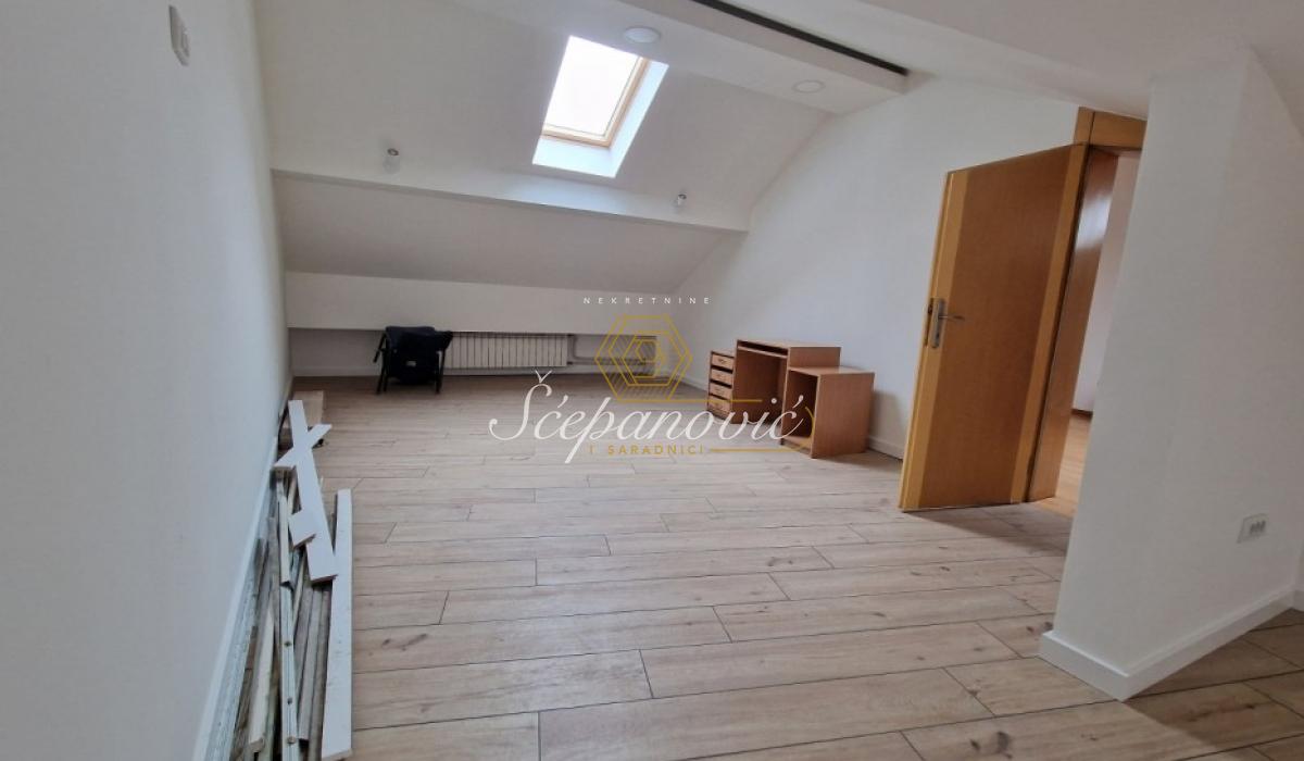 Lokal Izdavanje Novi Sad  92 m2
