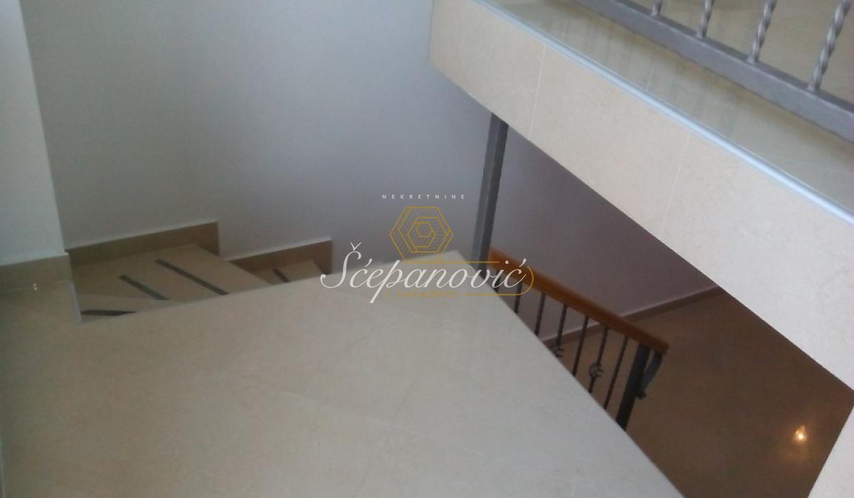prodaja-stanova-beograd-qqnbYdzgHv Lokal na prodaju, Podbara, Novi Sad, 46m², 130.000 €