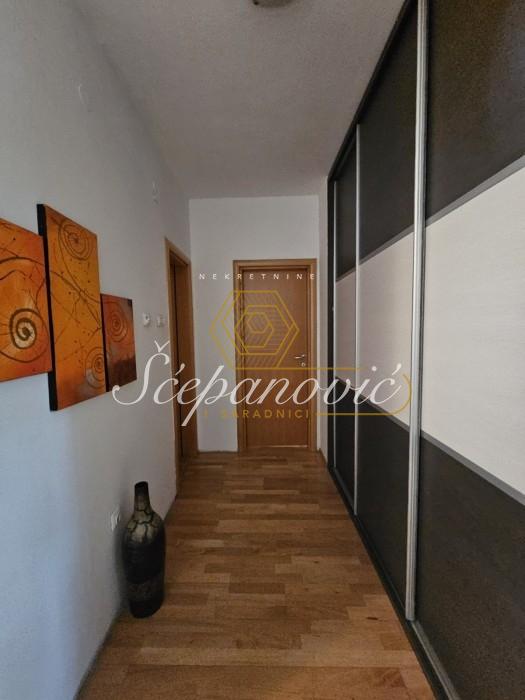 Četvorosoban stan na prodaju, Bulevar Oslobođenja, Novi Sad, 134m², 299.000 €