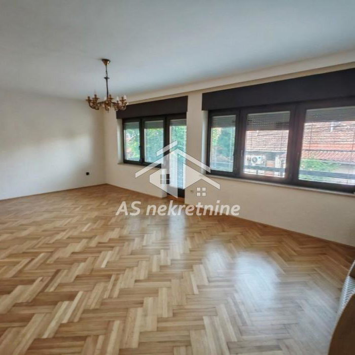 Kuća Izdavanje Beograd Bioskop Voždovac 360 m2