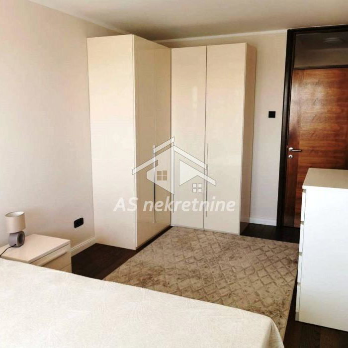 Stan Izdavanje Beograd  81 m2