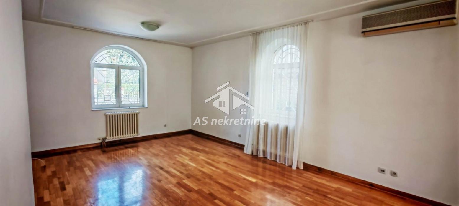 Stan Izdavanje Beograd Senjak 150 m2