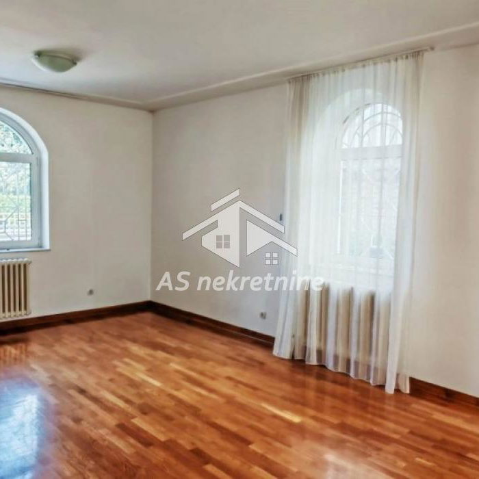 Stan Izdavanje Beograd Senjak 150 m2