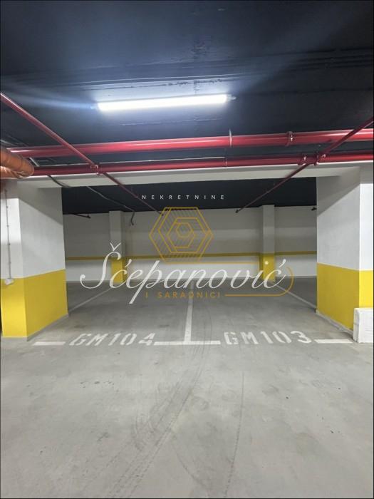 Četvorosoban stan za izdavanje, Centar, Novi Sad, 108m², 1.800 €/mes