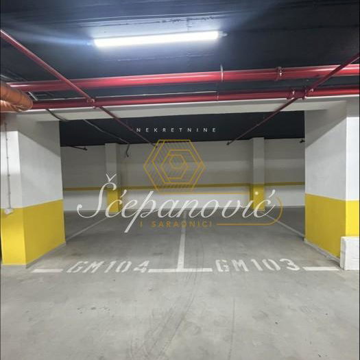 Četvorosoban stan za izdavanje, Centar, Novi Sad, 108m², 1.800 €/mes