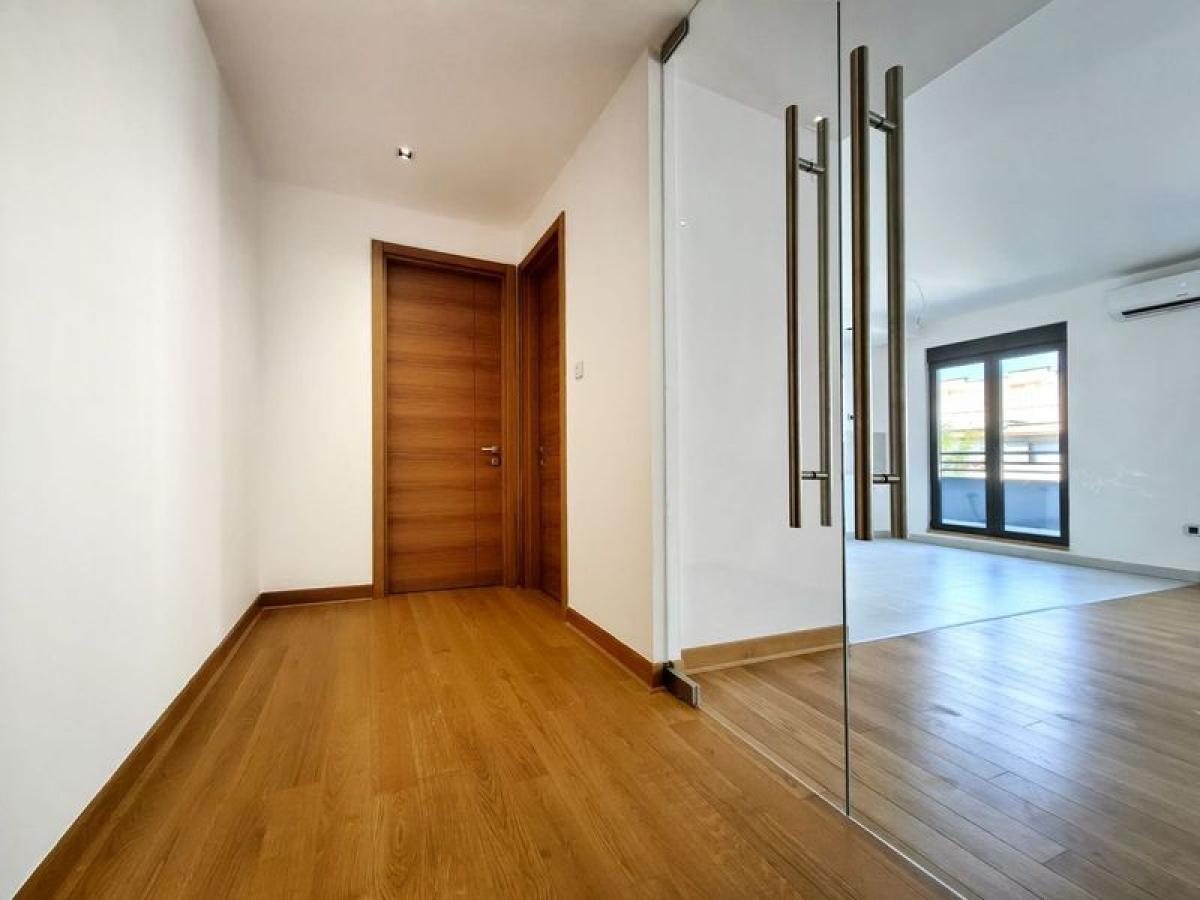 Stan Prodaja Novi Sad  240 m2