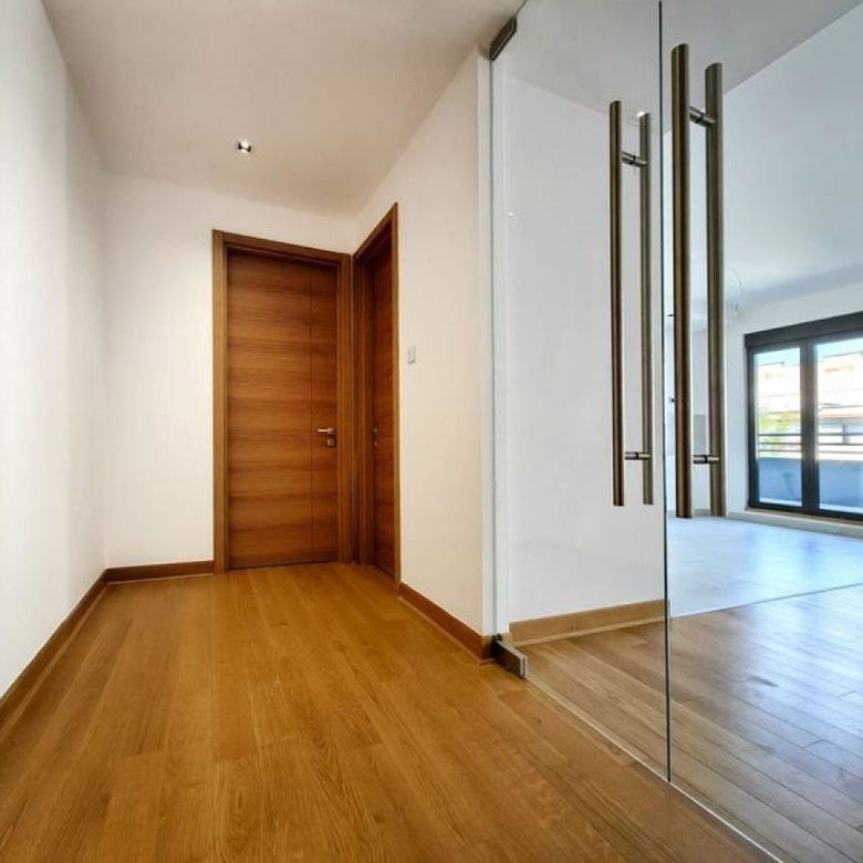Stan Prodaja Novi Sad  240 m2