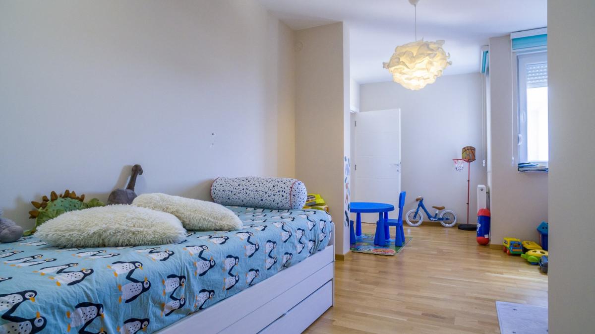 qfkyr3w2gc-viber-slika-2023-05-17-19-21-31-504 Četvorosoban stan na prodaju, Bulevar Patrijarha Pavla, Novi Sad, 113m², 4. sprat, 440.000 €