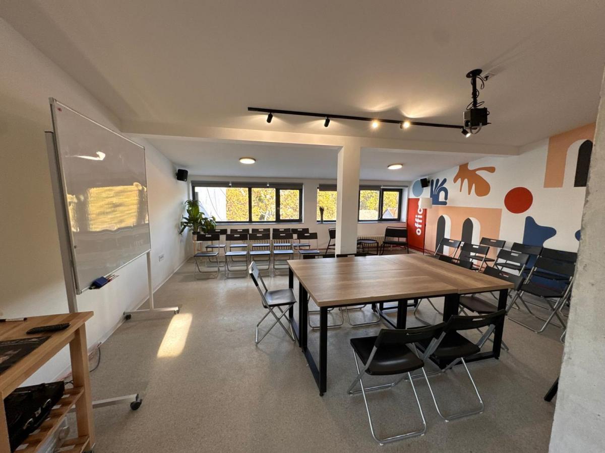 Lokal Izdavanje Novi Sad  218 m2