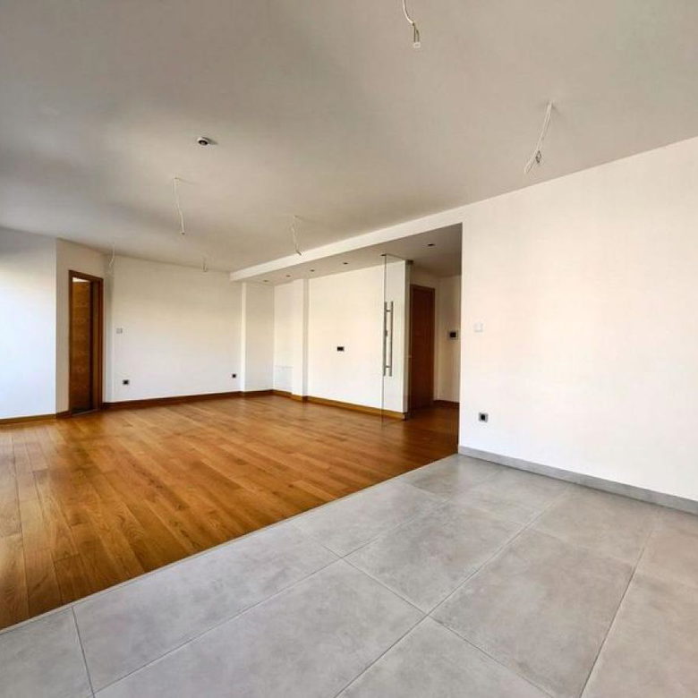 Stan Prodaja Novi Sad  240 m2