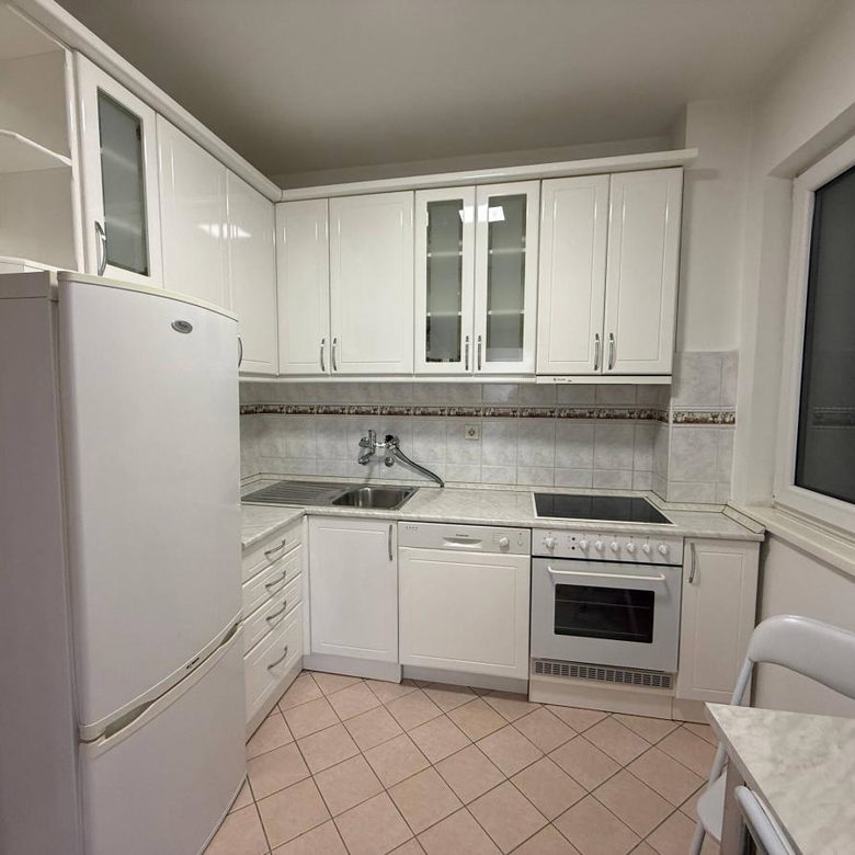 Trosoban stan na prodaju, Grbavica, Novi Sad, 63m², 221.000 €