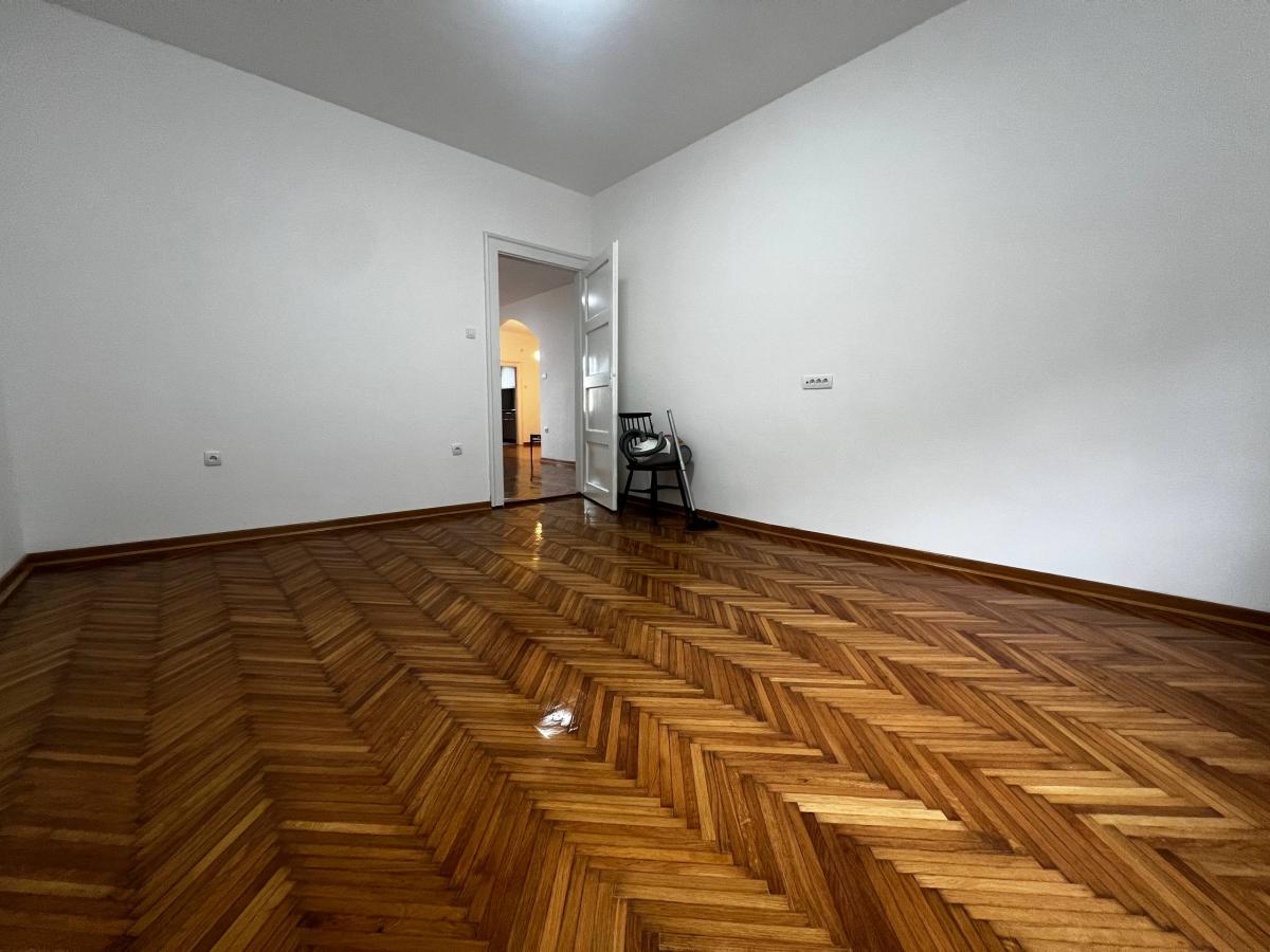 Lokal Izdavanje Novi Sad  80 m2