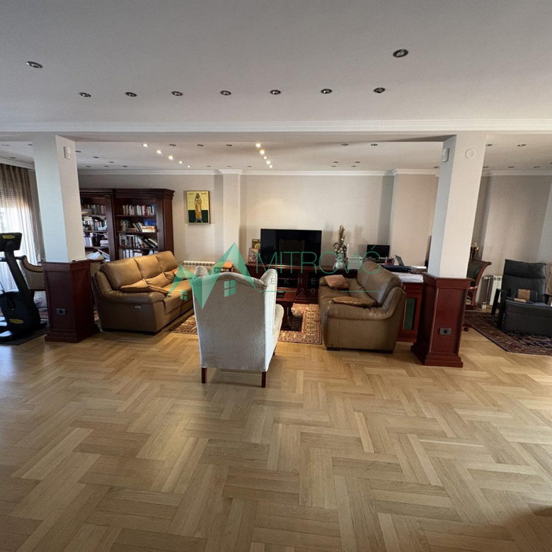 Stan Prodaja Novi Sad  266 m2