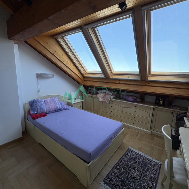 Stan Prodaja Novi Sad  266 m2