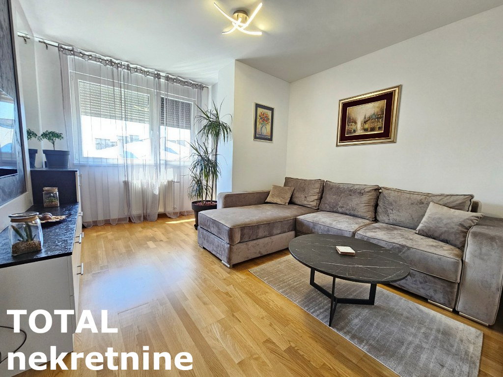 Trosoban stan na prodaju, Bulevar Oslobođenja, Novi Sad, 75m², 298.000 €