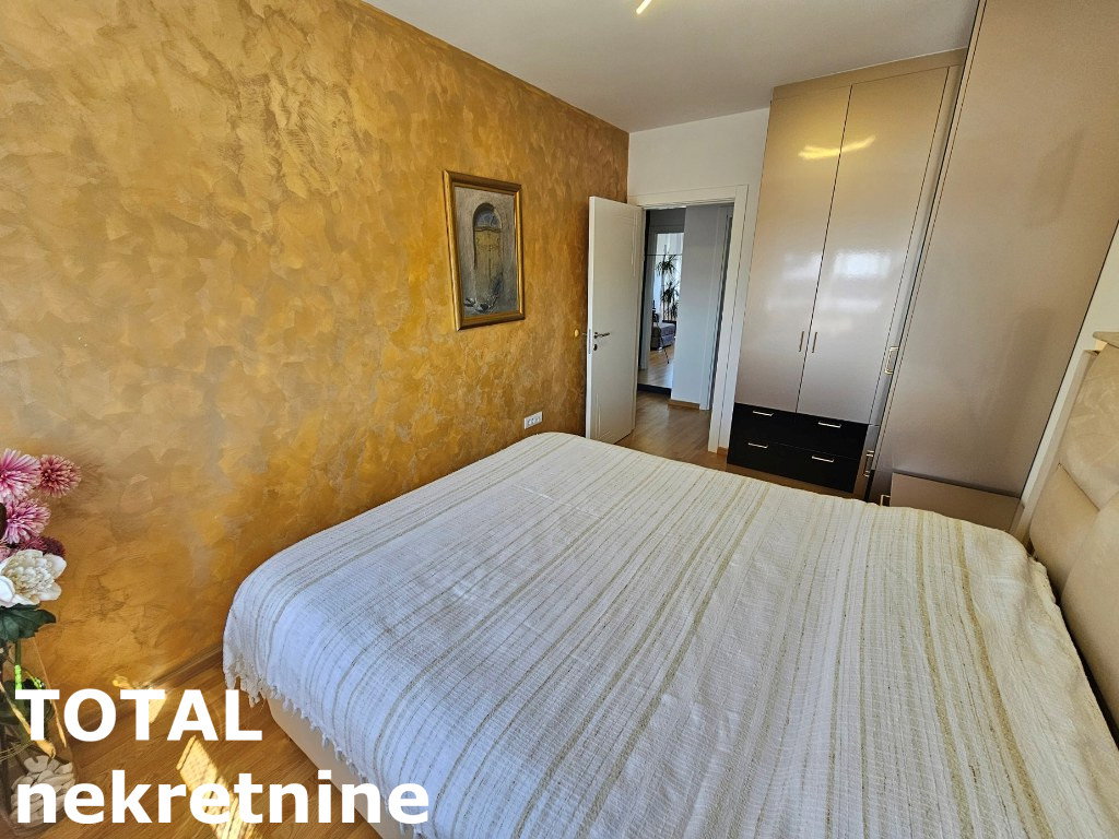 Trosoban stan na prodaju, Bulevar Oslobođenja, Novi Sad, 75m², 298.000 €
