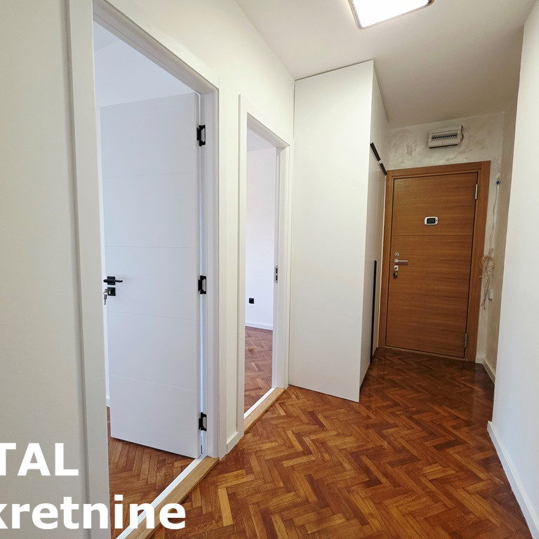 Trosoban stan na prodaju, Bulevar Oslobođenja, Novi Sad, 64m², 192.000 €