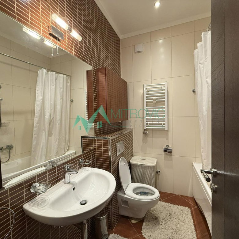 Trosoban stan na prodaju, Bulevar Oslobođenja, Novi Sad, 59m², 249.260 €