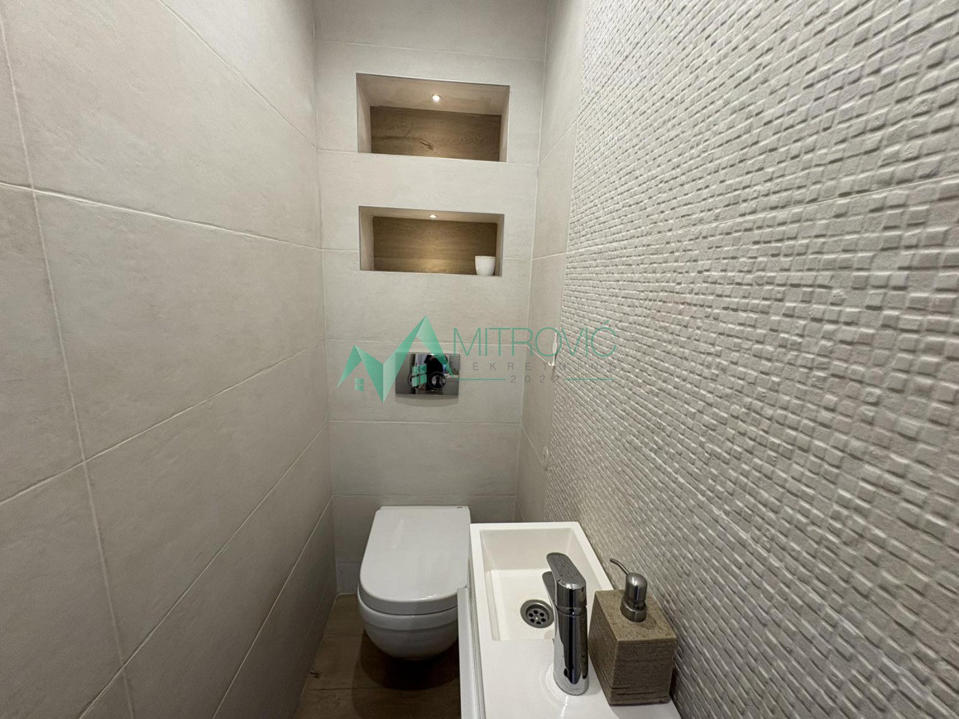 Trosoban stan na prodaju, Bulevar Patrijarha Pavla, Novi Sad, 81m², 216.300 €