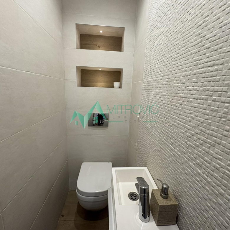 Trosoban stan na prodaju, Bulevar Patrijarha Pavla, Novi Sad, 81m², 216.300 €