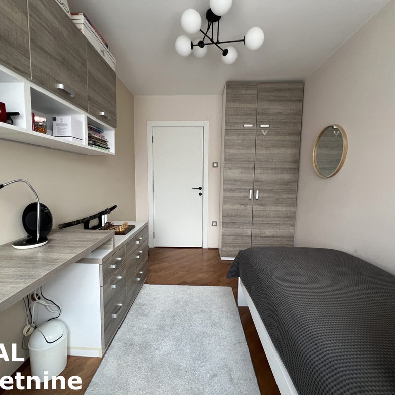 Četvorosoban stan na prodaju, Cara Dušana, Novi Sad, 102m², 5. sprat, 309.000 €