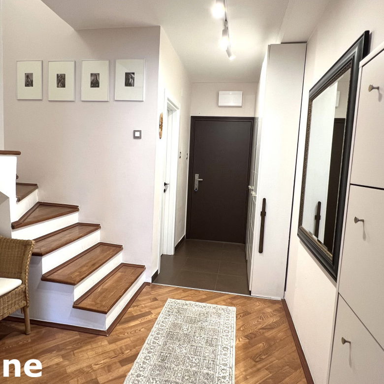Stan Prodaja Novi Sad Cara Dušana 102 m2