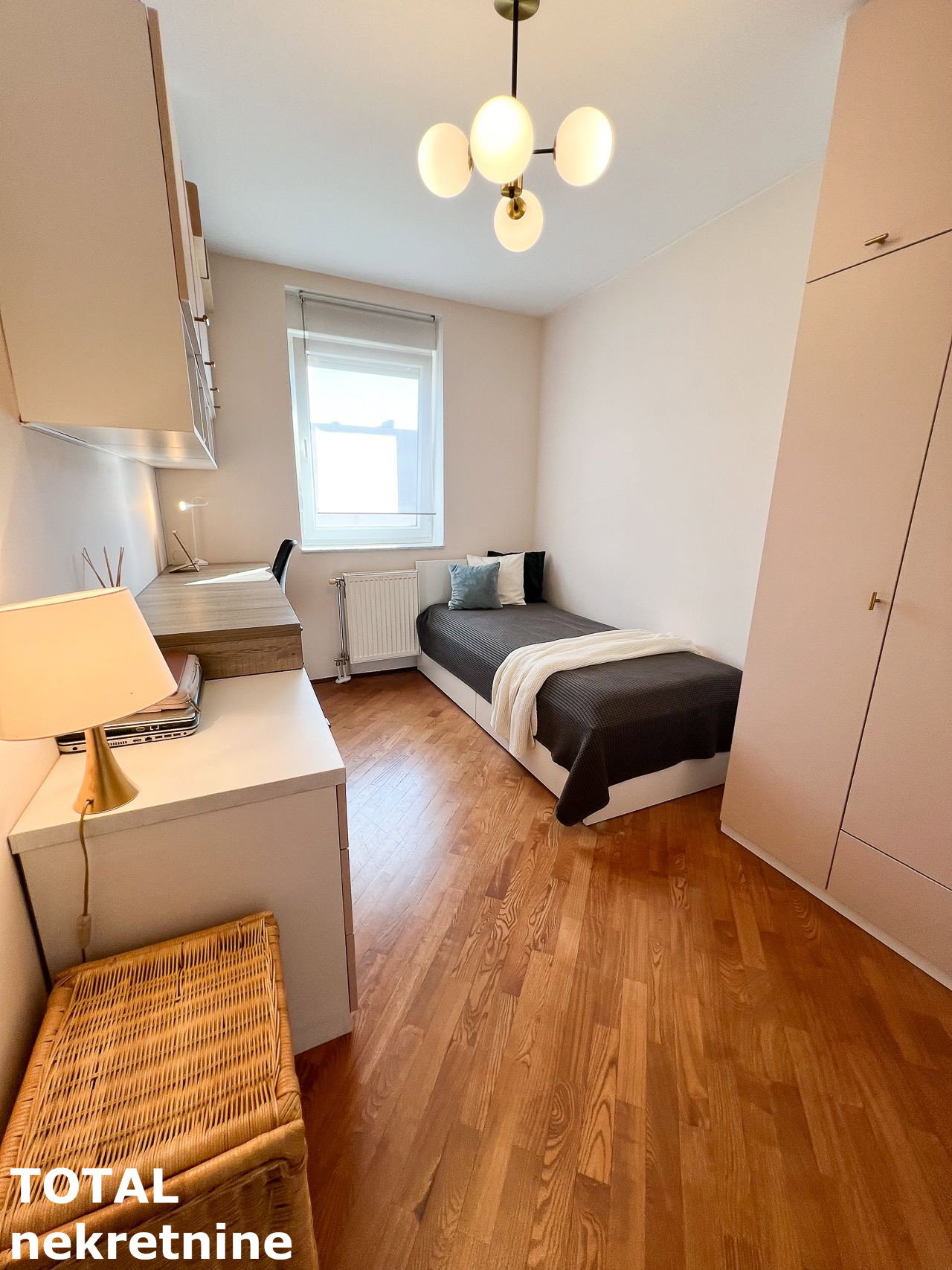Četvorosoban stan na prodaju, Cara Dušana, Novi Sad, 102m², 5. sprat, 309.000 €