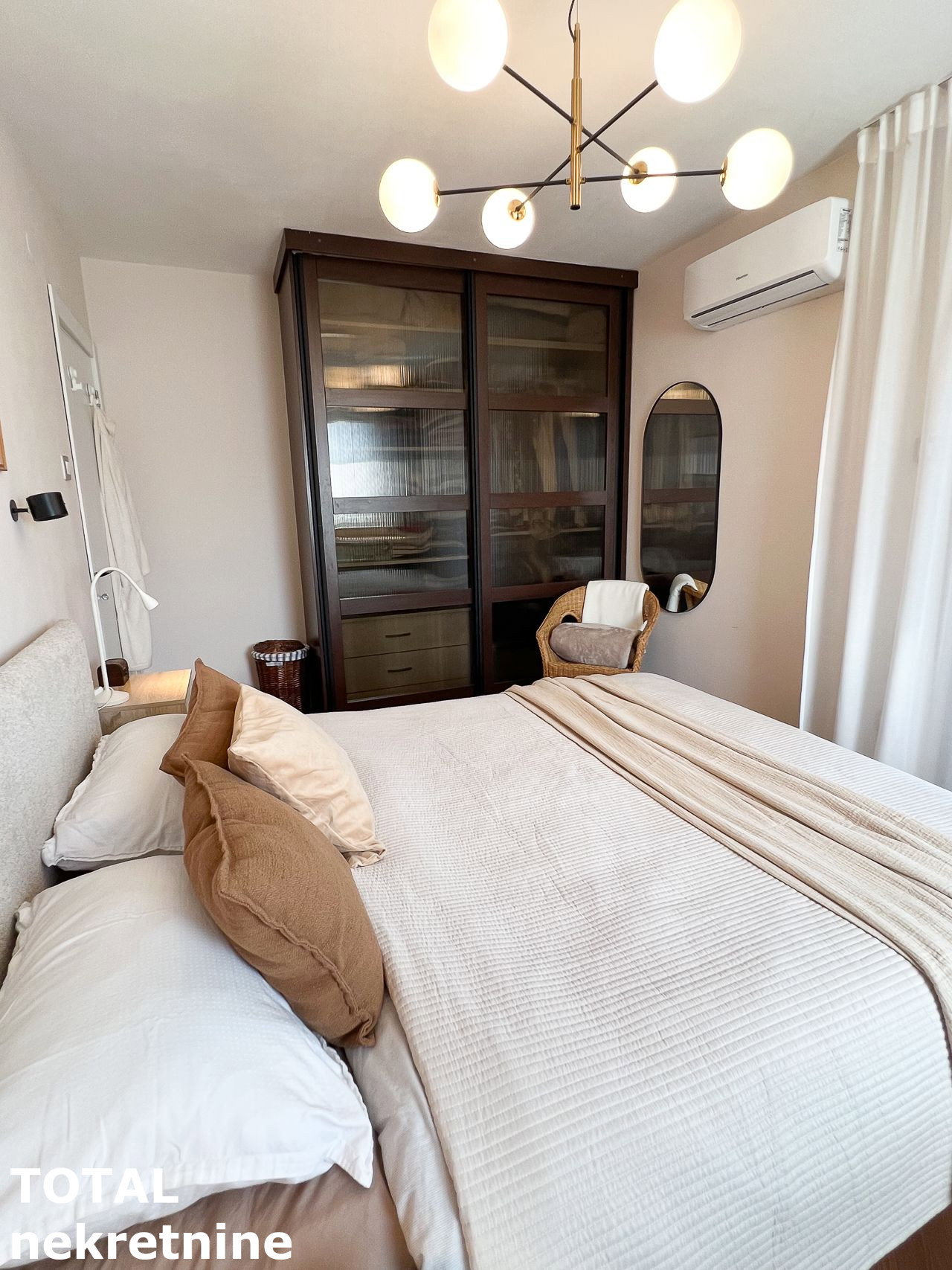 Četvorosoban stan na prodaju, Cara Dušana, Novi Sad, 102m², 5. sprat, 309.000 €