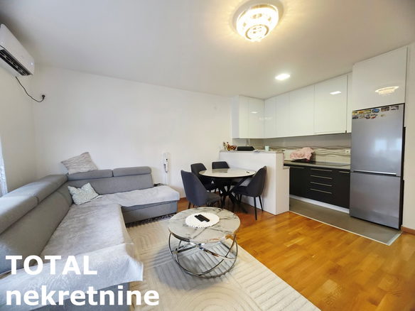 Četvorosoban stan na prodaju, Adice, Novi Sad, 76m², 165.000 €