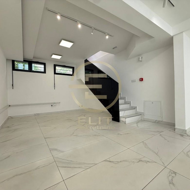 Lokal Izdavanje Novi Sad  64 m2