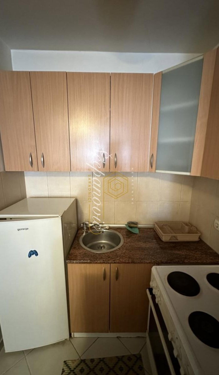Stan Izdavanje Novi Sad  27 m2