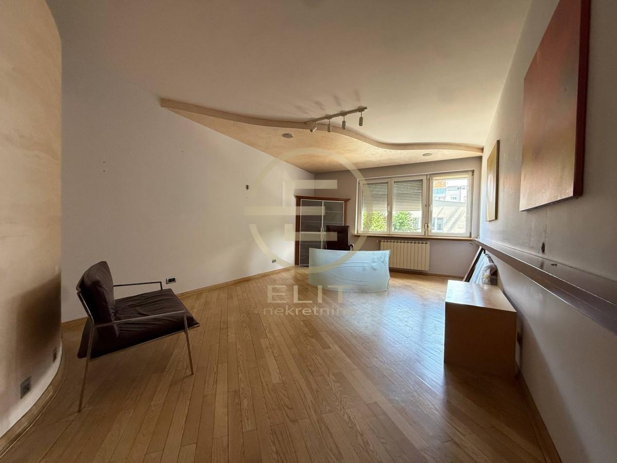 Lokal za izdavanje, Centar, Novi Sad, 254m², 2.000 €/mes