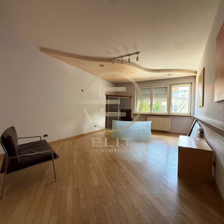 Lokal za izdavanje, Centar, Novi Sad, 254m², 2.000 €/mes