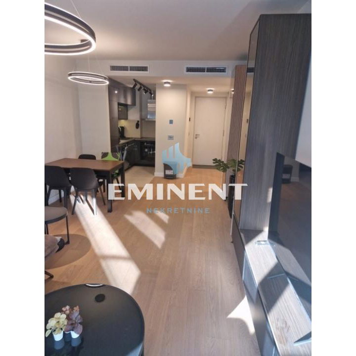 Stan Izdavanje Beograd Blok 65 56 m2