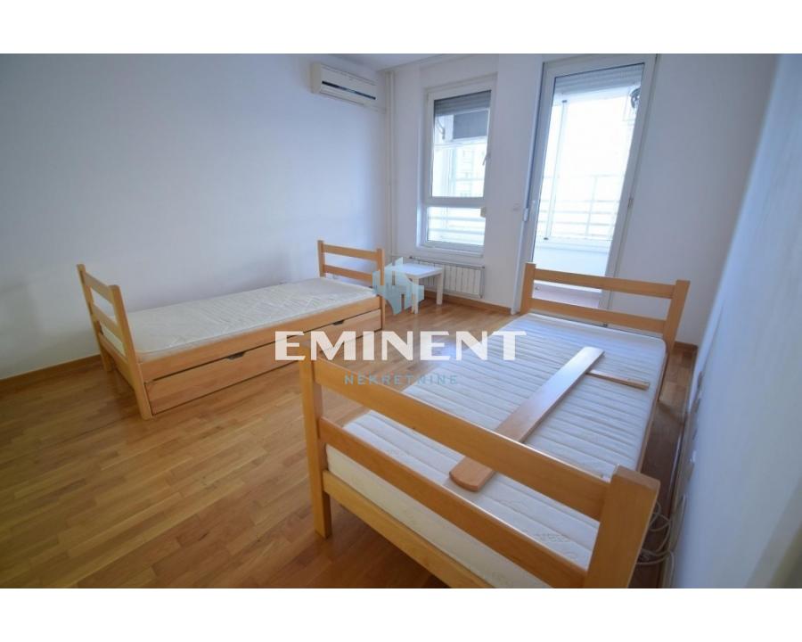 Trosoban stan za izdavanje, Blok 67 – Belville, Beograd, 100m², 1.300 €/mes
