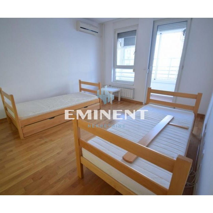 Trosoban stan za izdavanje, Blok 67 – Belville, Beograd, 100m², 1.300 €/mes